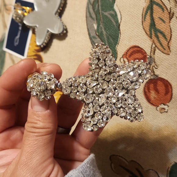 Oscar de la Renta Crystal Star Clip-On Earrings - Clear & Gold - Picture 6 of 6